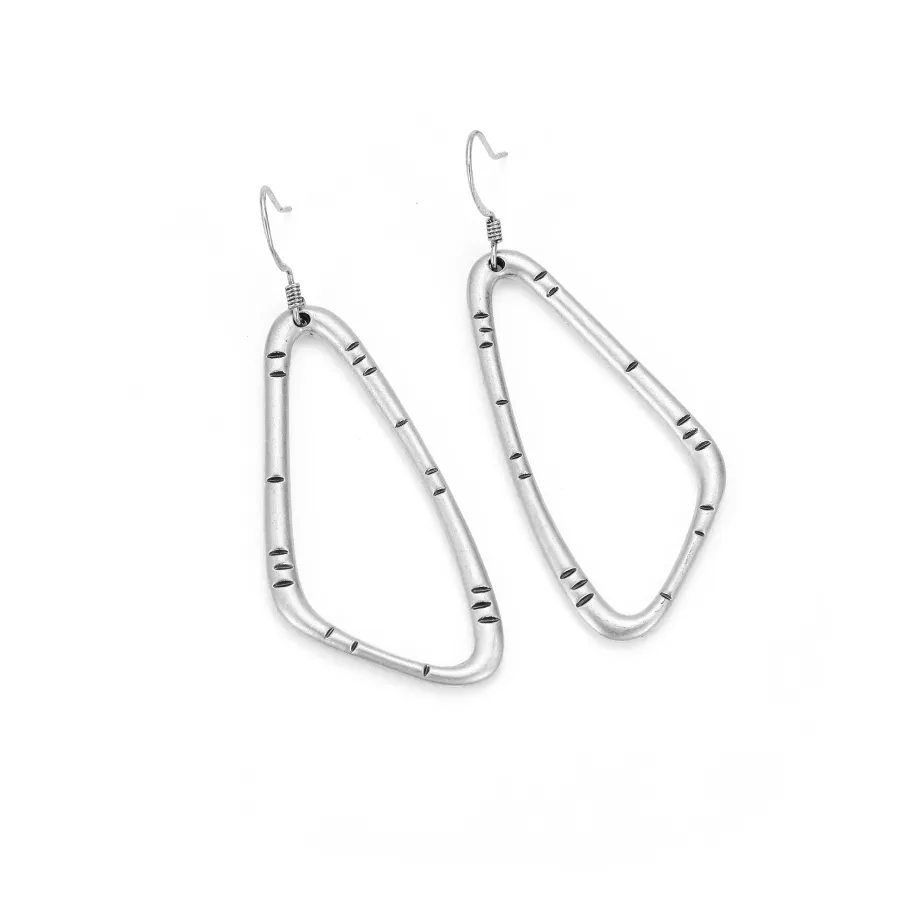 Sculpted Silver-Finish Earrings - Modern and textured design Sculpted Silver-Finish Earrings - Modern and textured design