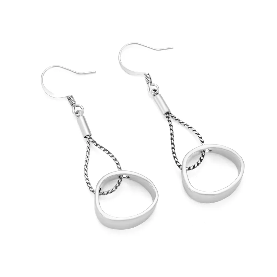 Silver-finish drop earrings with snake chain Silver-finish drop earrings with snake chain